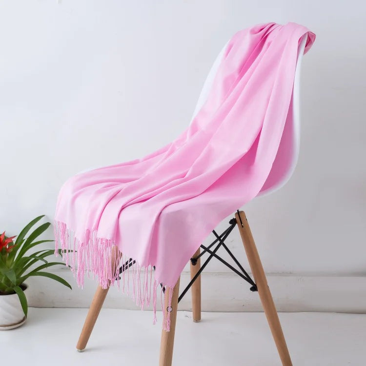 Light pink oversized cashmere-feel scarf with fringed ends, 200 x 70 cm