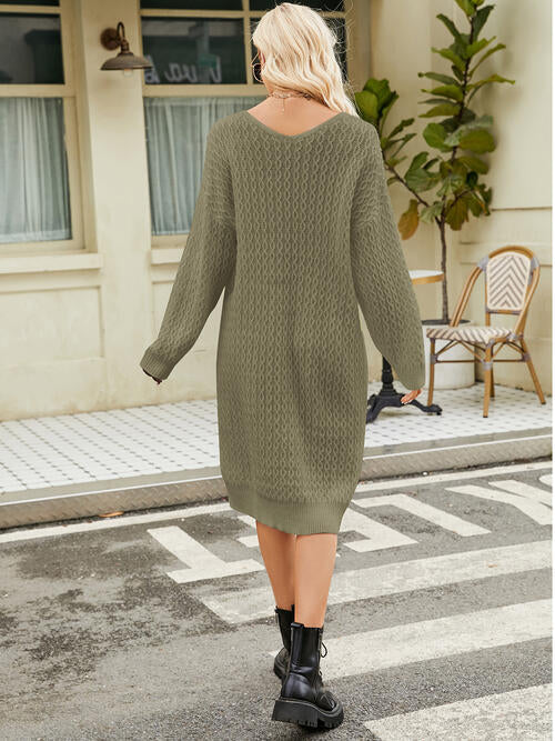 V-Neck Long Sleeve Sweater Dress dilutee V-Neck Long Sleeve Sweater Dress dilutee
