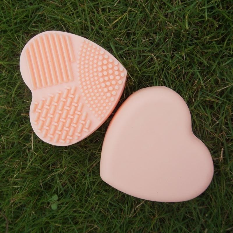 Heart Shaped Make Up Brush Scrubber Board - dilutee.com