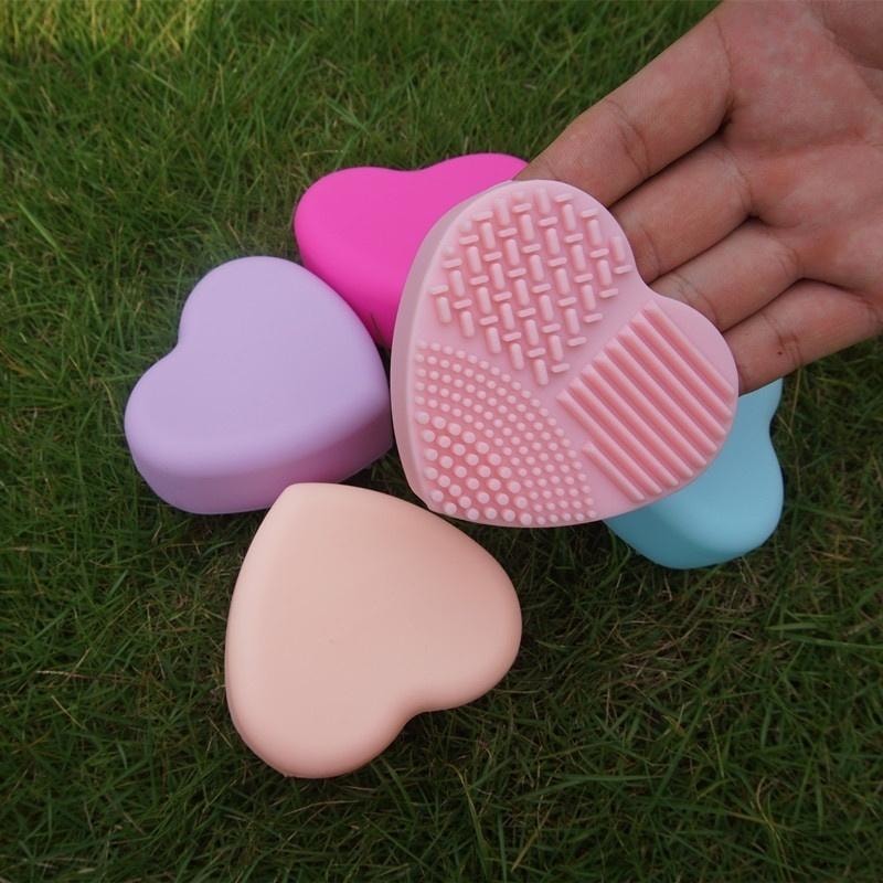 Heart Shaped Make Up Brush Scrubber Board - dilutee.com